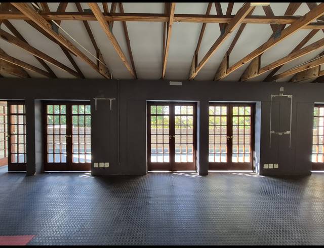127M² OFFICE TO LET IN PARKMORE